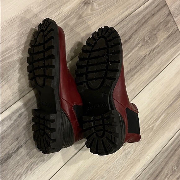 Ecco Women's Ankle Boots in Burgundy and Black - Picture 4 of 4